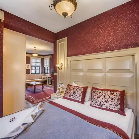 Vibrant Located In The Heart Of Historical Area Couette-café