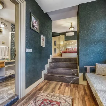 Bed & Breakfast Vibrant Located In The Heart Of Historical Area *