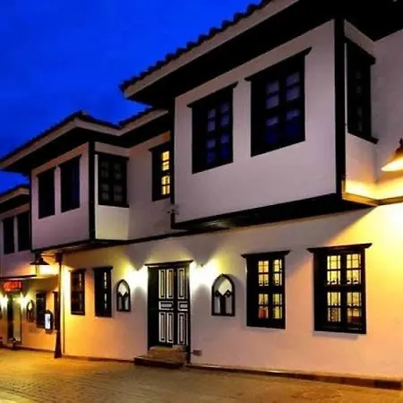 Vibrant Located In The Heart Of Historical Area